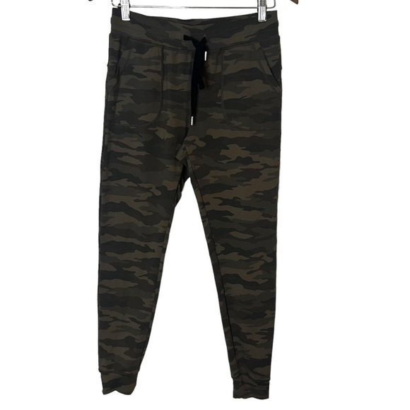 Zyia Active Unwind Camo Joggers- Size XS - Picture 7 of 15